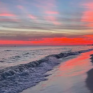  Holiday home Sunrise Surprise 9th Floor 2br 2 Ba King Shuttle, Heated Pool! United States